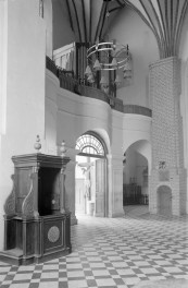 katedra św. Michała Archanioła - wnętrze: nawa główna, chór muzyczny, skan 1
