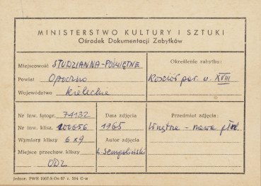 Zespół klasztorny Filipinów - wnętrze kościoła, widok nawy bocznej - metryczka, skan 1