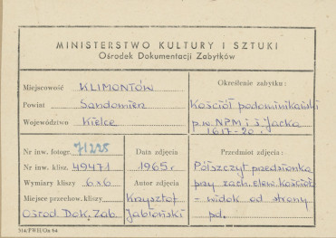 Zespół klasztorny - półszczyt przedsionka przy zach. elewacji kościoła - widok od strony płd. - metryczka, skan 1