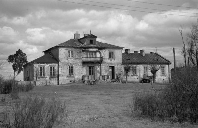 Dworek. Widok ogólny. Elewacja frontowa., skan 1