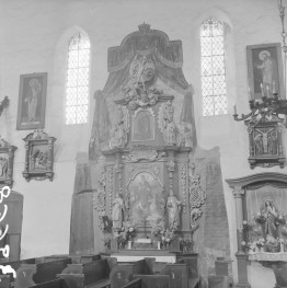 Kościół św. Anny - wnętrze: ołtarz boczny, skan 1