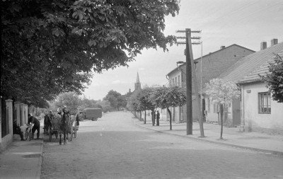 ulica wylotowa na rynek, zabudowa miejska, skan 1