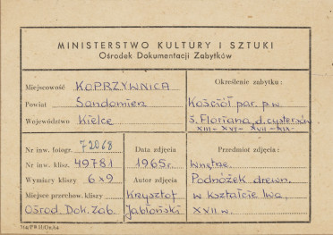 Zespół klasztorny - kościół,  podnóżek drewniany w kształcie lwa - metryczka, skan 1