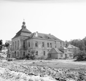zespół pałacowy - pałac, widok ogólny, skan 1