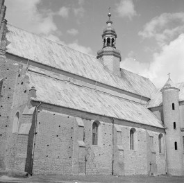 kościół pw. św. Narodzenia Najświętszej Marii Panny - elewacja południowa, skan 1