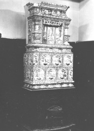 ratusz - wnętrze, piec kaflowy, skan 1