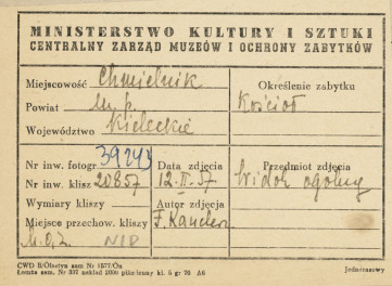 Kościół parafialny wraz z sąsiednimi zabudowaniami - widok ogólny - metryczka, skan 1