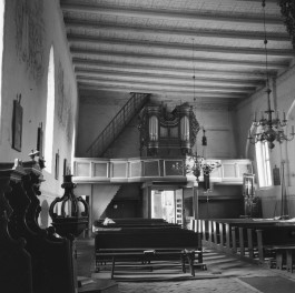 kościół filialny pw. św. Jakuba - wnętrze: widok na chór, skan 1