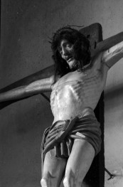 Kościół Matki Bożej Częstochowskiej - wnętrze, krucyfiks, skan 1