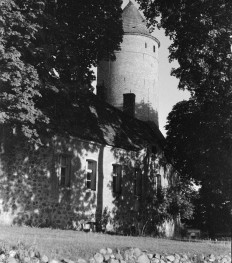 zamek - najstarsza część nad fosą, skan 1