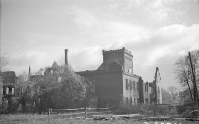 zamek - ruiny, widok ogólny, skan 1