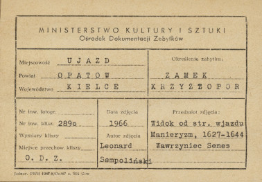 Ruiny zamku  Krzyżtopór  -  widok  od strony  wsch. na wieżę, bramę oraz fragment korpusu głównego - metryczka, skan 1