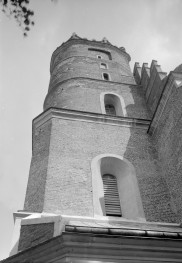 Kościół Trójcy Świętej i Narodzenia Najświętszej Maryi Panny - wieża, fasada frontowa, skan 1