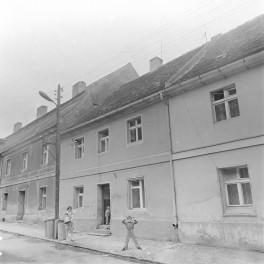 dom mieszkalny - elewacja frontowa, skan 1