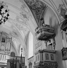 kościół św. Apostołów Szymona i Judy Tadeusza - wnętrze, ambona i sklepienie, skan 1