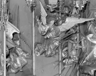 Kościół Mariacki pw. Wniebowzięcia Najświętszej Marii Panny - ołtarz Wita Stwosza: część środkowa scena: Wniebowzięcia figura aniołów, skan 1