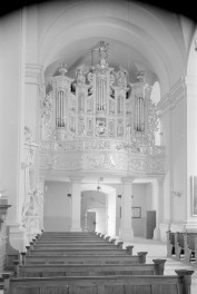 kolegiata - wnętrze: chór i prospekt organowy, skan 1
