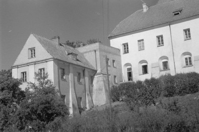 opactwo, zabudowania klasztorne w daw. zespole klasztornym kanoników regularnych,, skan 1
