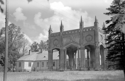 pałac Paca - brama wjazdowa - arkadowy portyk - elewacja południowa, skan 1