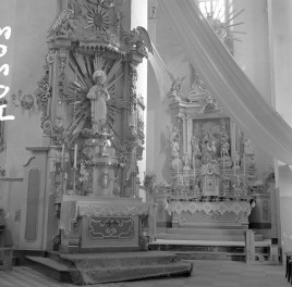 bazylika św. Anny - wnętrze, boczny ołtarz, skan 1