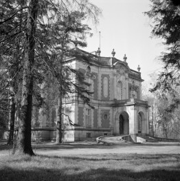 pałac Kawalera - elewacja frontowa, skan 1