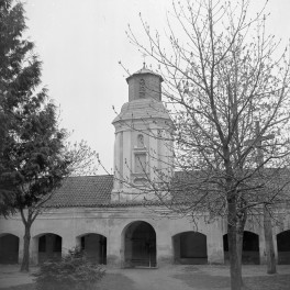 kościół bernardynów pw. św. Antoniego - krużganek, elewacja wsch., skan 1