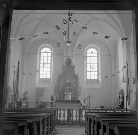 kościół ewangelicki, ob. rzymskokatolicki parafialny pw. św. Jadwigi - wnętrze:: prezbiterium, skan 1