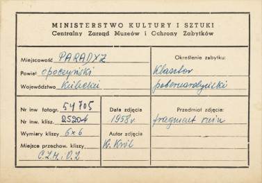 Zespół klasztorny - widok na budynki klasztorne w ruinie - metryczka
 , skan 1