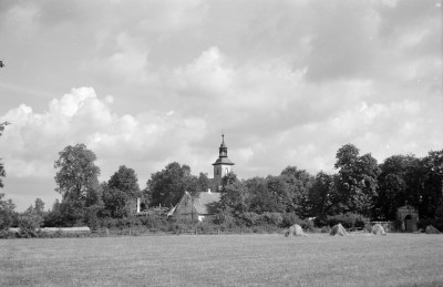 kościół parafialny, ob. rektoralny pw. Zwiastowania Najświętszej Maryi Panny, klasztor pokamedulski - widok ogólny od północnego-zachodu, skan 1