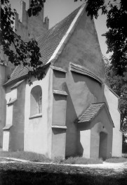 kościół parafialny pw. św. Michała Archanioła - prezbiterium - widok od strony południowo-wschodniej, skan 1