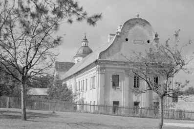 zespół klasztorny Filipinów - klasztor od wschodu, skan 1