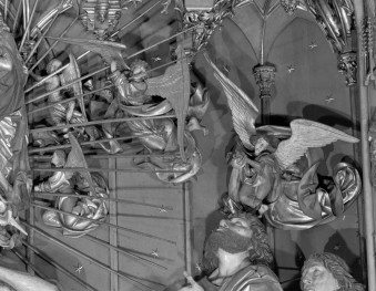 Kościół Mariacki pw. Wniebowzięcia Najświętszej Marii Panny - ołtarz Wita Stwosza: część środkowa scena: Wniebowzięcia figura aniołów, skan 1