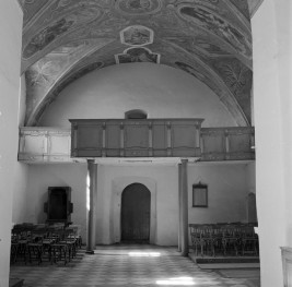 kościół pw. św. Marcina - wnętrze, chór, sklepienie, empora i portal, skan 1