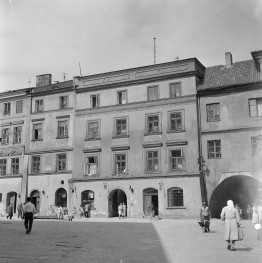 kamienica na Starym Mieście - elewacja frontowa, skan 1