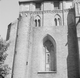 Kościół Wniebowzięcia Najświętszej Maryi Panny - fragment elewacji wieży. Maswerk., skan 1