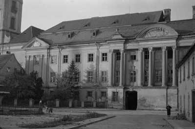 zamek Dewinów - Bibersteinów - elewacja frontowa, skan 1