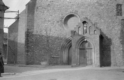 kościół parafialny pw. Wniebowzięcia Najświętszej Marii Panny - portal, skan 1