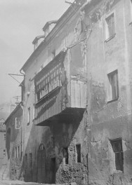 rynek miejski - kamienica - fragment, skan 1