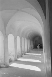 klasztor Bernardynów - krużganki, skan 1