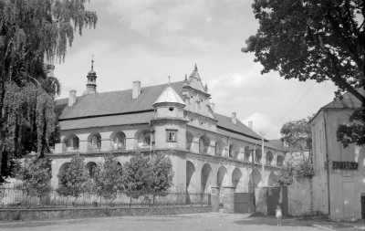 klasztor Cystersów - skrzydło południowe - elewacja południowa, skan 1