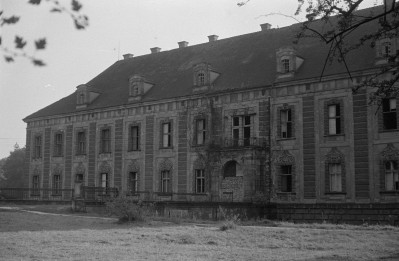 pałac Lobkowitzów - elewacja frontowa, skan 1