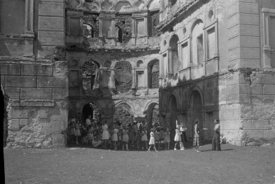 zamek Krzyżtopór - pałac Ossolińskiego - dziedziniec owalny, skan 1