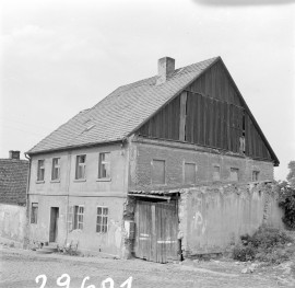 kamienica - elewacja frontowa, skan 1