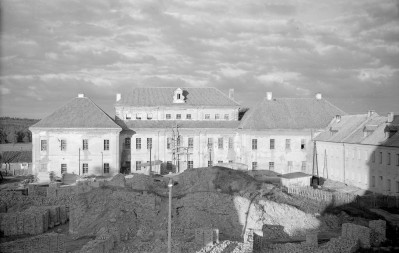 Monaster Zwiastowania Przenajświętszej Bogurodzicy i św. Apostoła Jana Teologa - dziedziniec oraz ruiny., skan 1