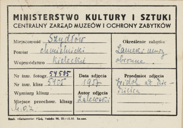Zespół zamkowy - Sala Rycerska , elewacja zachodnia  po rekonstrukcji, widok od strony płd. - zach. wraz z fragmentem murów obronnych - metryczka, skan 1