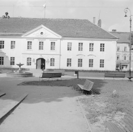 ratusz - elewacja południowa, frontowa, skan 1