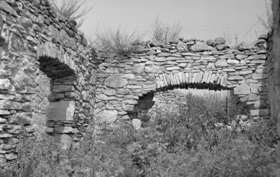 rynek , róg ul. Targowej - fragment ruin, skan 1