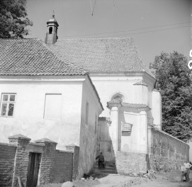 Kościół św. Katarzyny i Świętej Trójcy - elewacja, brama wejściowa, skan 1