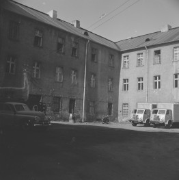 kościół klasztorny jezuitów pw. Nawiedzenia NMP - elewacja od strony dziedzińca, skan 1