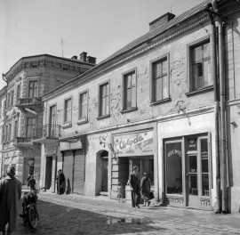 kamienica - elewacja frontowa, punkt usługowy, skan 1